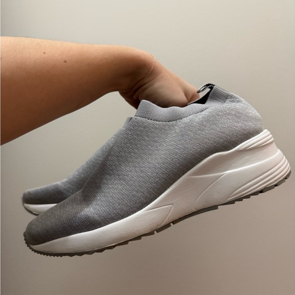 Blando Waterproof Gray Knit Slip On Sneakers (Size 8) - Picture 5 of 9